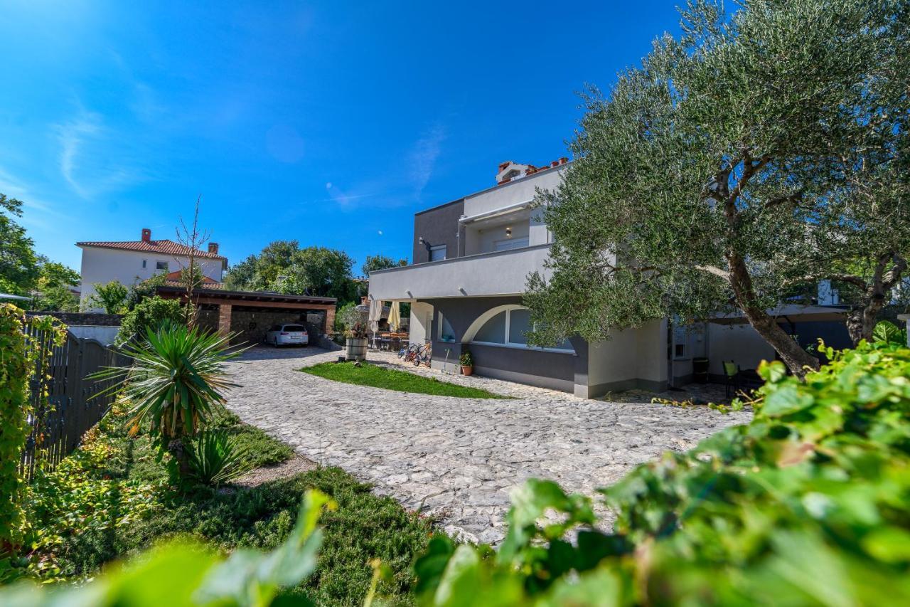 Apartments Maksim And Timon Krk Town Luaran gambar